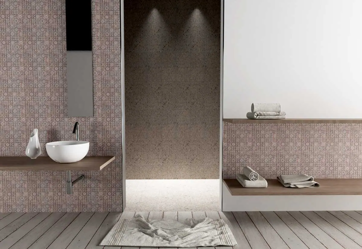Bagno con doccia a filo pavimento e lavabo d'appoggio